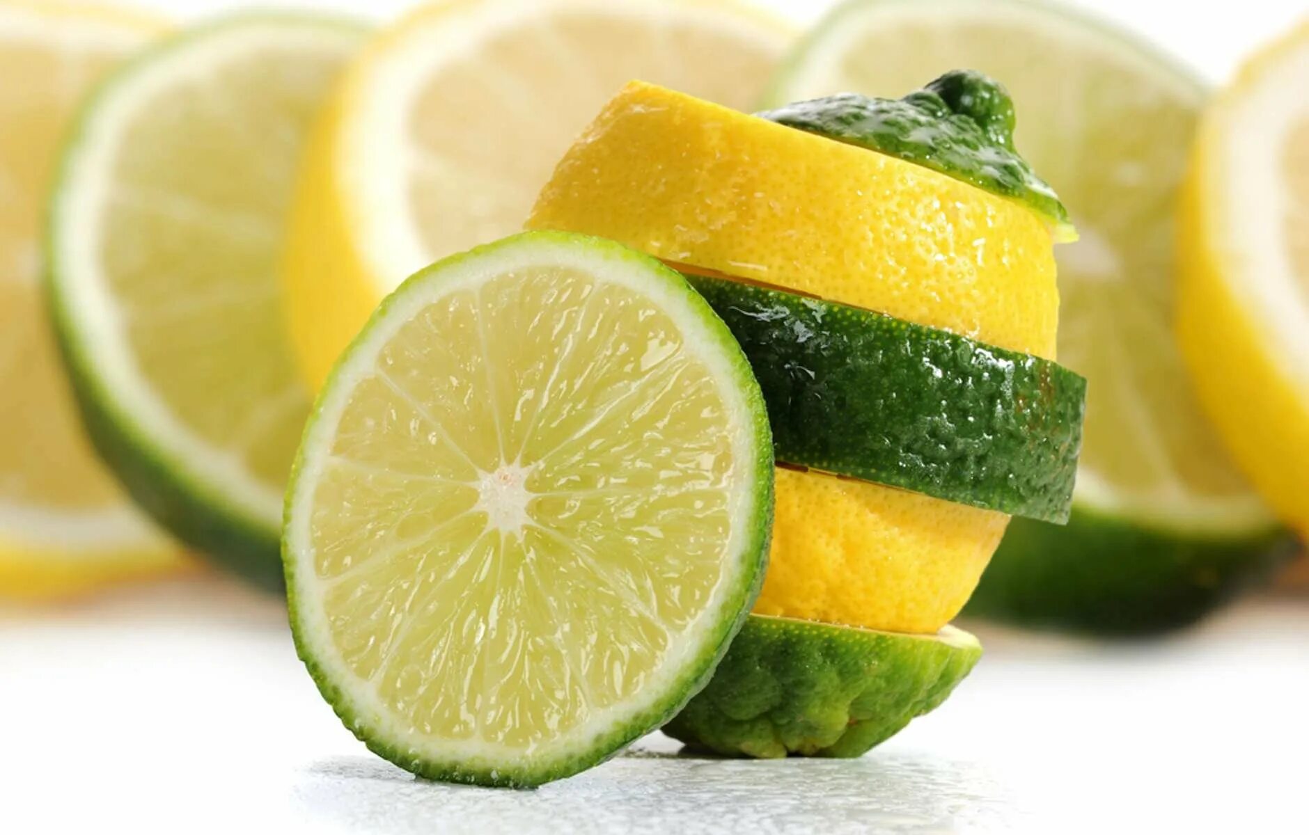 Кислотный вкус. Лимон, лайм. Лимон или лайм. Желтый лайм. Лайм кислее лимона.