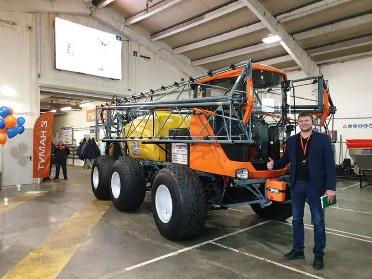 Агроэко куркино комбикормовый завод. Загрузчик сеялок на газ 53. Опрыскиватель пегас агро самоходный. Опрыскиватель на базе газ 3308. Ленточный загрузчик сеялок.