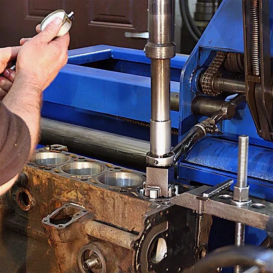 Ремонт грузовых блоков. Кузовной ремонт грузовиков. Тульская область долматово автосервис. Сто для грузовиков запчасти для грузовиков. Маленькие детали в грузовой машине.