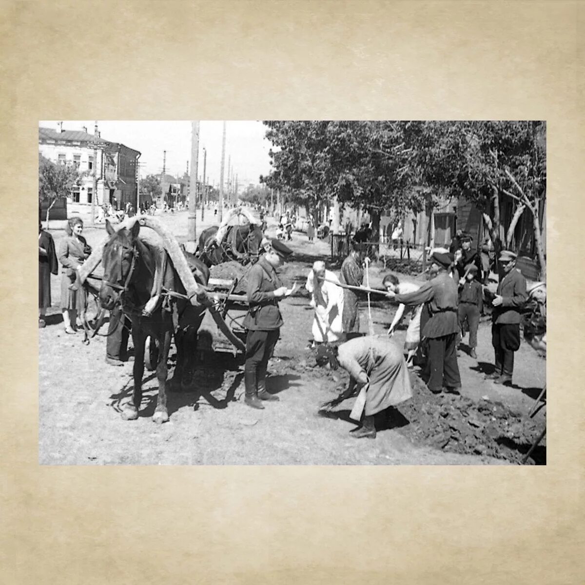 Парад куйбышев 1941. Куйбышев площадь куйбышева в 1941. Самара в годы войны 1941-1945. Куйбышев запасная столица 1941-1945. Куйбышев время.