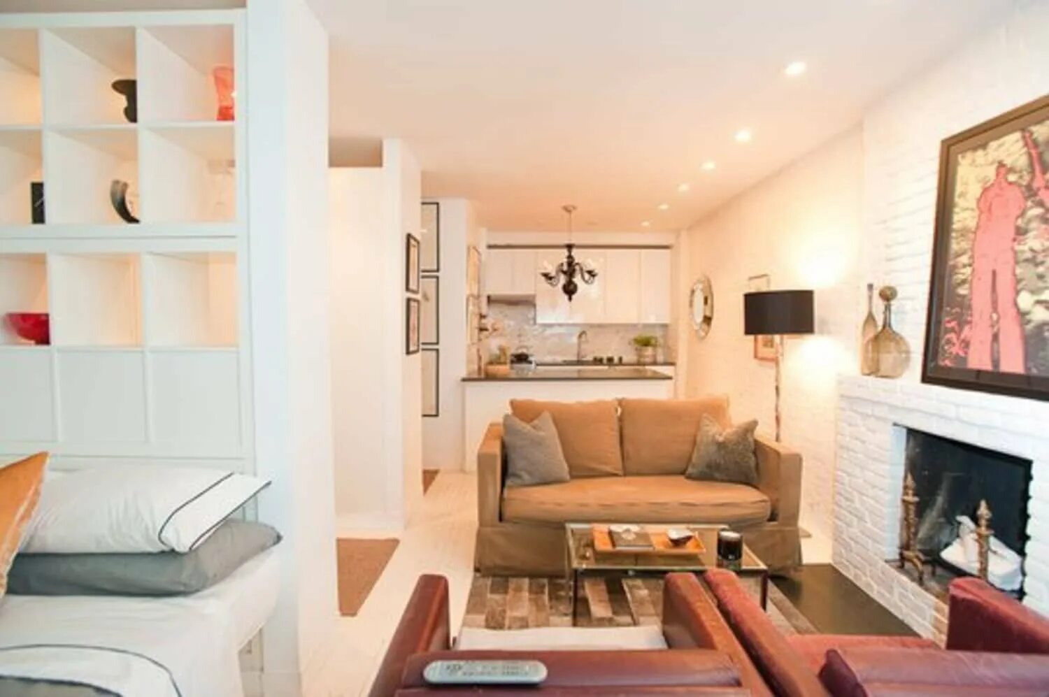 Как обставить маленькую однокомнатную квартиру. Интерьер студии 28кв с балконом. Как обставить маленькую однокомнатную квартиру. Квартира студия. Маленькая комната студия 20кв м.