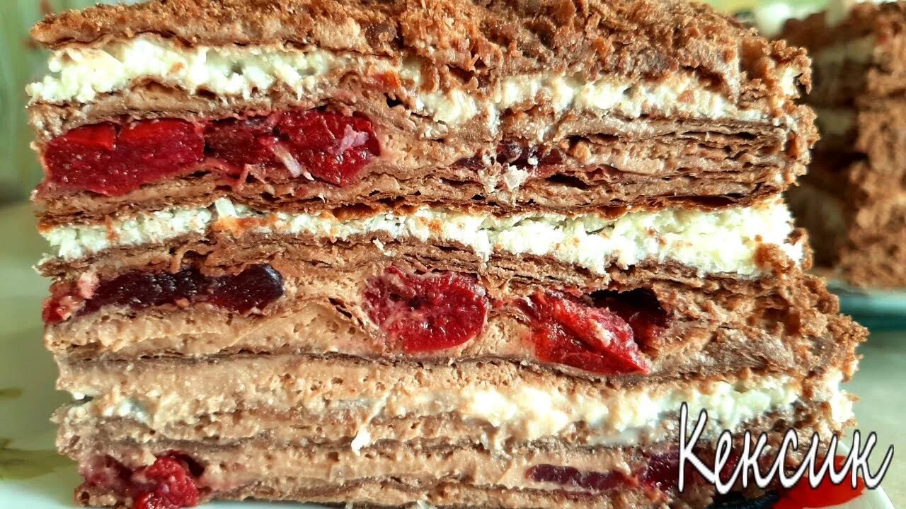 наполеон с малиной. наполеон с вишней и заварным кремом. наполеон с вишней и заварным кремом. наполеон с вишней яблонька. торт наполеон с заварным кремом.