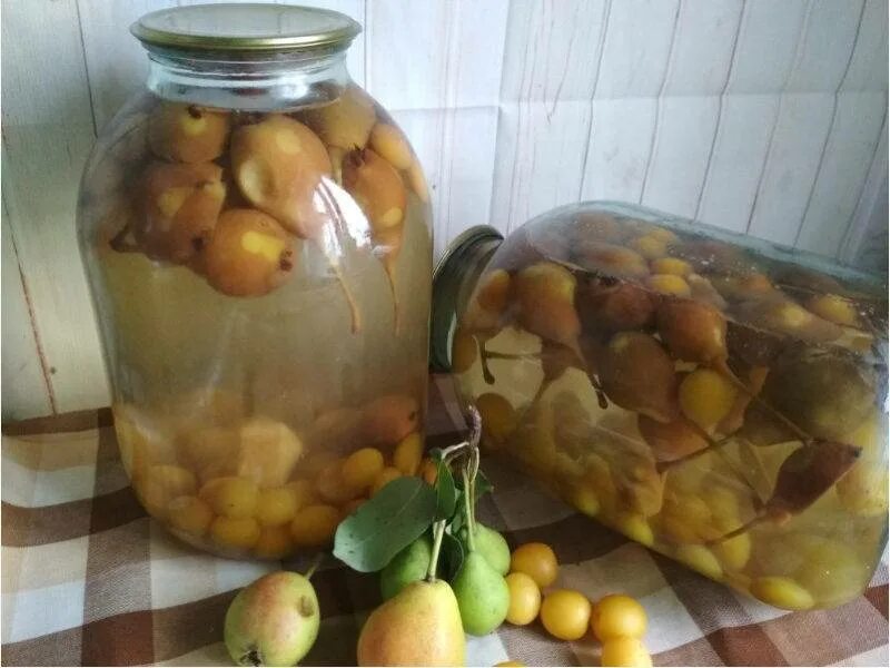 Как приготовить компот из груши на зиму. Компот из груши дички. компот из алычи на зиму на 3 литровую. компот из алычи на зиму на 3 литровую банку. грушевый компот на зиму.
