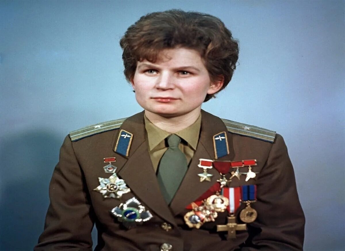 Самая первая женщина космонавт. Портрет Терешковой.
