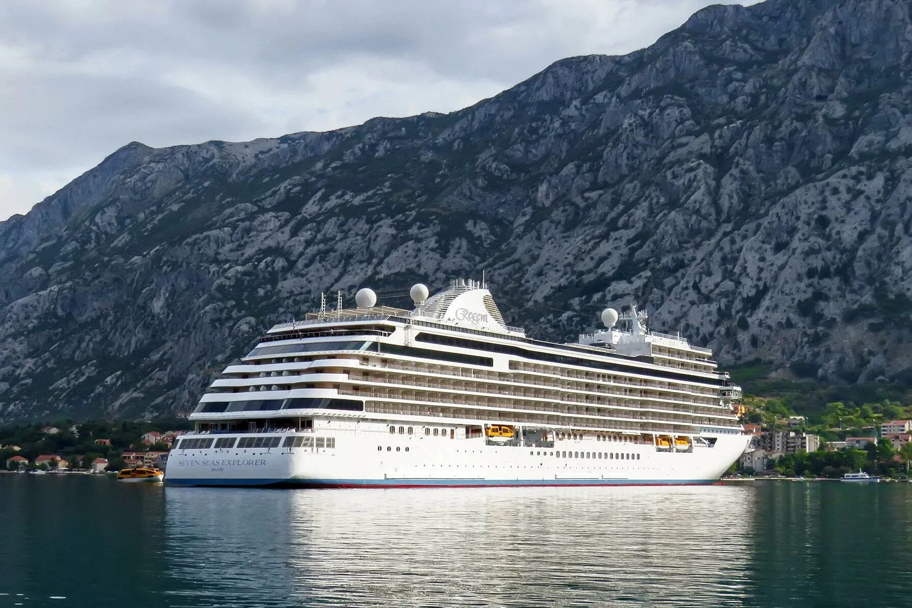 Explore 7. Круизный лайнер seven seas explorer. круизный лайнер regent 7 seas. seven seas grandeur лайнер. судно seven seas explorer.