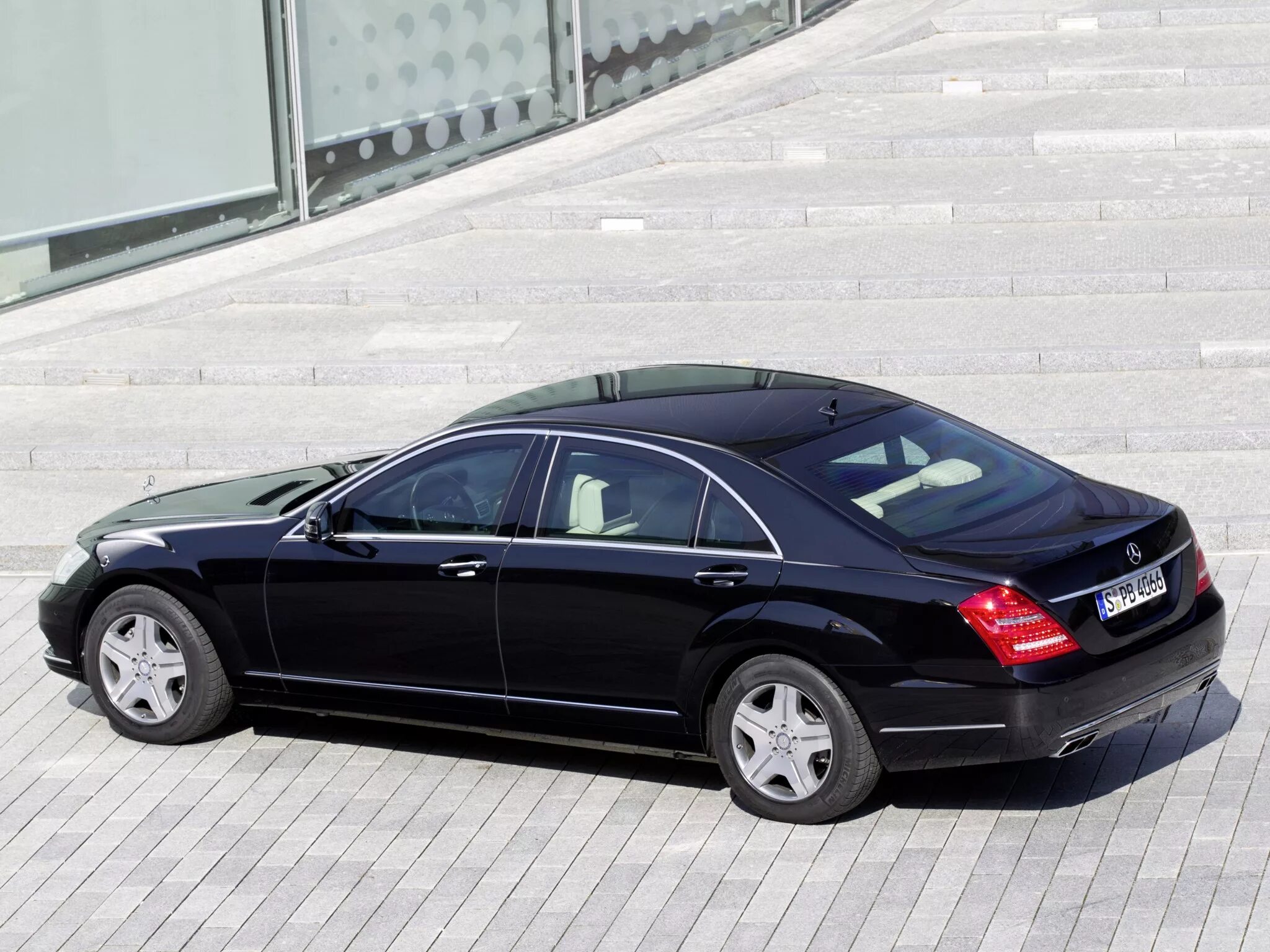 Mercedes-Benz s600 Guard w221. Мерседес s600 w221. Мерседес 221 s600. Бронированный Мерседес s600 221.