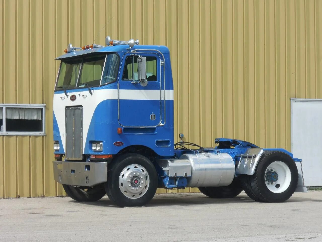 Американский грузовик кенворт 9000. Седельный тягач peterbilt 362. Бескапотный тягач. Бескапотный петербилт 362. Peterbilt 362.