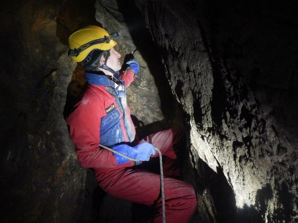 Какую вещь бекки нашли спасатели в пещере. Арамашевская пещера. Пещеру "спасения" Туапсе. Пещера Арамашевская СГС. В Турции спасли спелеолога схема.
