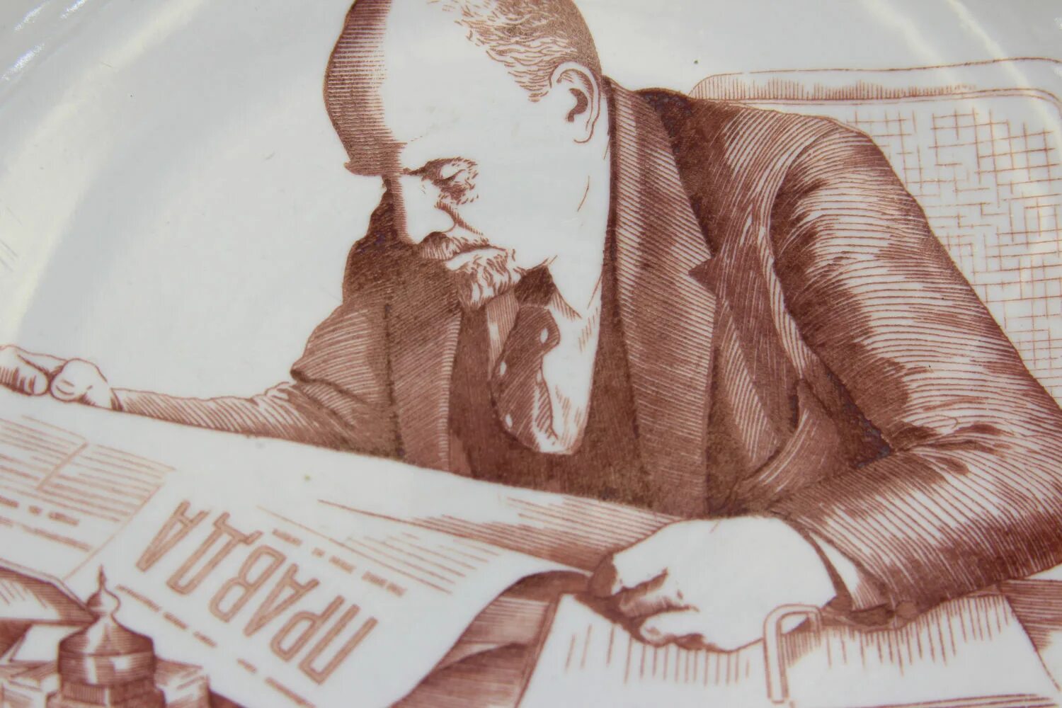 Ленин читает газету. Газета правда Ленин. Ленин читает газету правда. Ленин читает правду. Том ленина читать