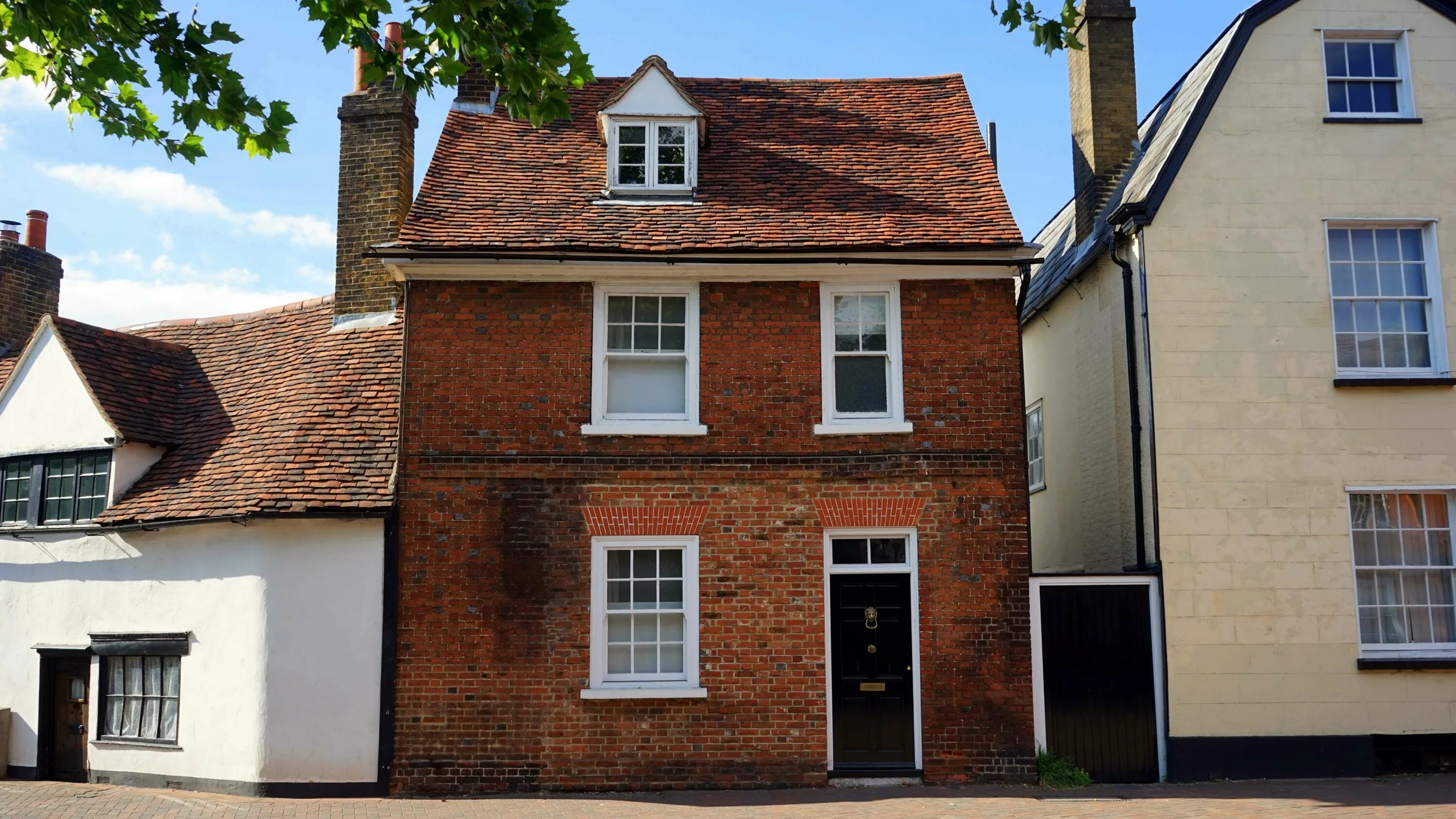 Housing in uk. Terraced Houses в Англии. Крыши домов в Британии. Крыши домов в Бирмингеме. Старый дом в Англии.