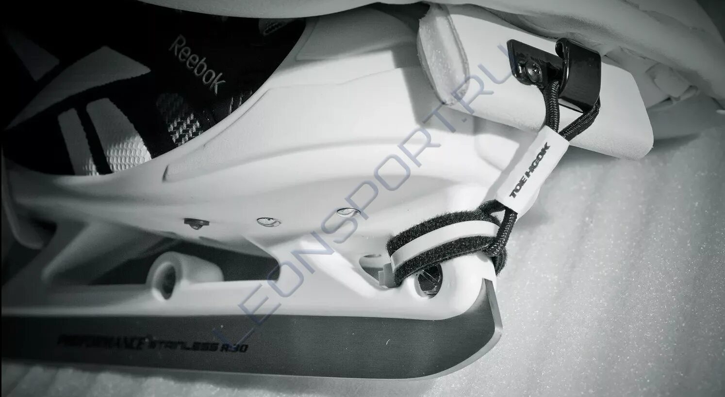 каска 3м крепления. крепление монтажное для установки щитов этажных. крепление щитков. крепление вратарского щитка к конькам. комплект крепления металлокорпуса к столбу (ykk-0-126).