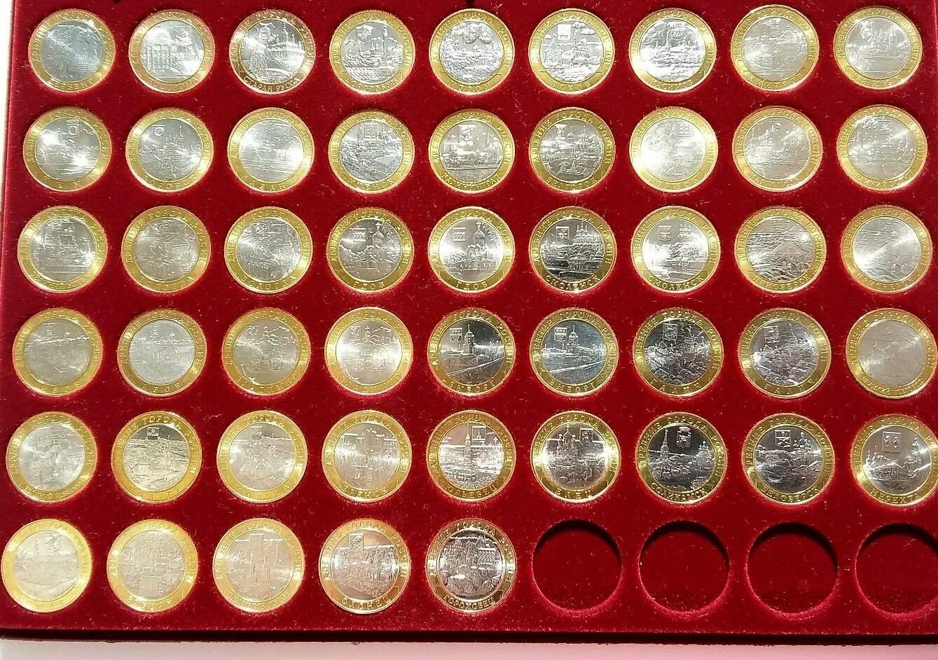 Сколько юбилейных монет. Сколько юбилейных монет. Ценные юбилейные монеты 10р. Манты юбилейные. Юбилейные 10 рублевые монеты 2017-2021.