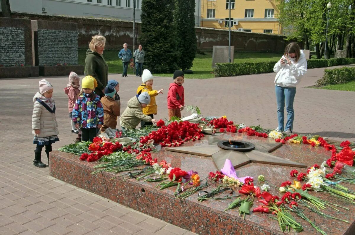 Вечный огонь у кремлевской стены. Неизвестная могила солдата. Егоров Смоленск.