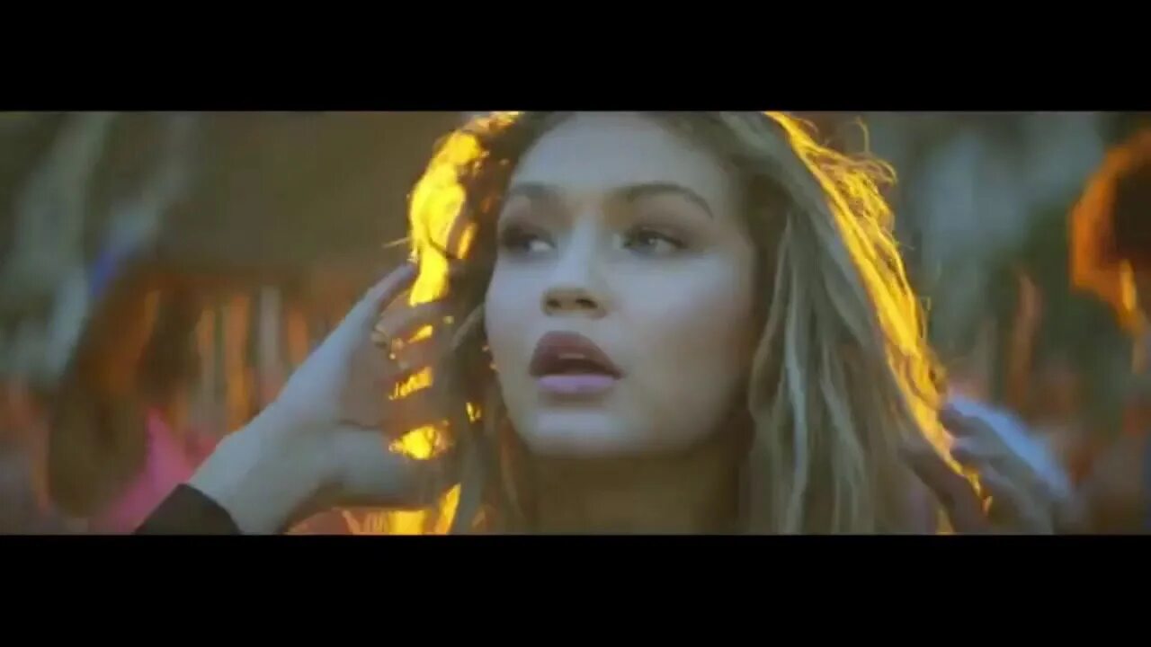 Песня джиджи. Calvin harris &amp; disciples. джиджи хадид в клипе how deep is your love. disciples how deep is your love певица. calvin harris disciples девушка из клипа.