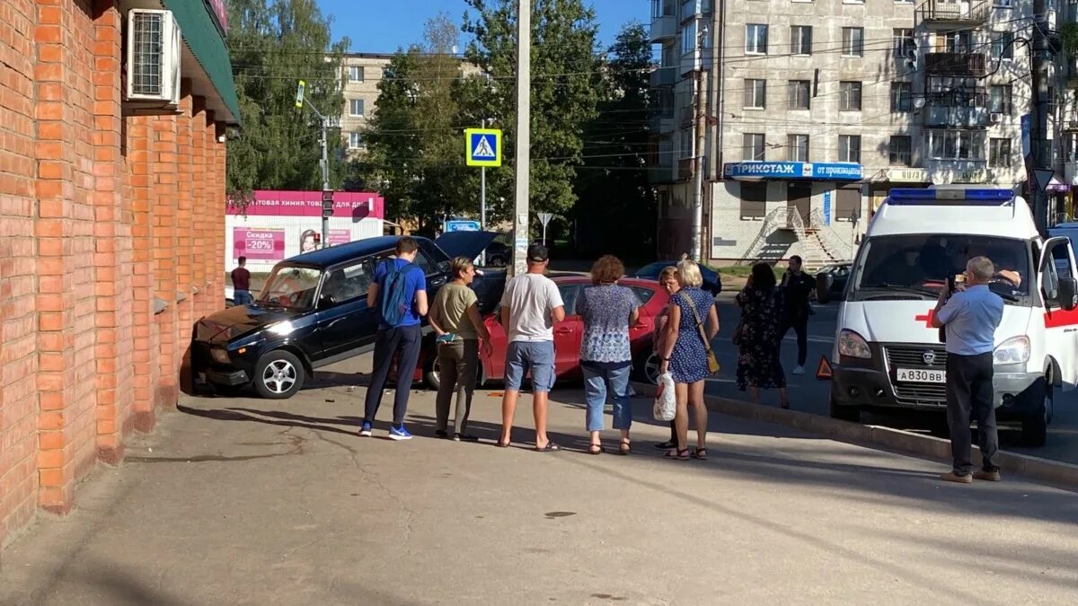 Новости сегодня происшествия политика. Авария на улице Николаева Смоленск. Смоленск ДТП улица Николаева. В Смоленске происшествие на ул. Николаева.