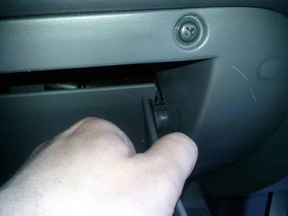 Как снять бардачок спектра Прокачка бардачка KIA Spectra, 1,6 л, 2006 года стайлинг DRIVE2