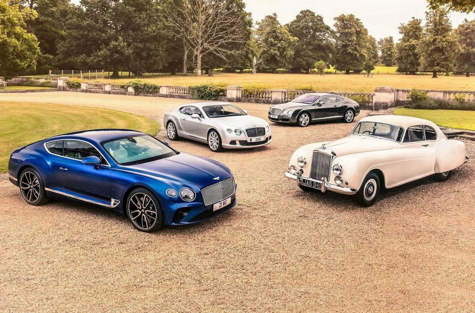 1000 автомобилей. Эволюция автомобили Bentley. Компания Бентли. Бентли Континенталь 2021 года. Презентация о структурах компании Bentley.