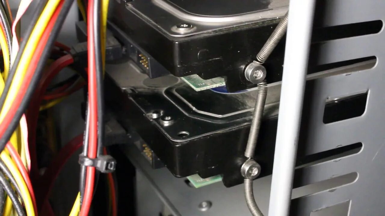 Жесткий диск трещит при работе. Виброизоляция hdd. виброразвязка для жесткого диска. виброизоляция жесткого диска от корпуса. шумоизоляция жесткого диска.