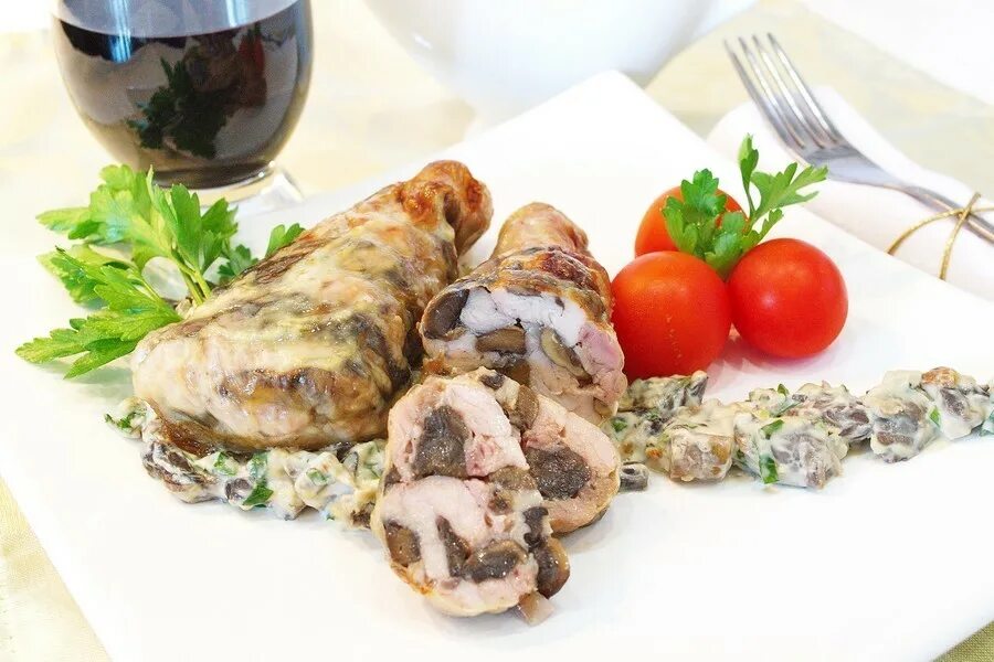 куриные голени фаршированные грибами. окорочка фаршированные дюкселем. куриные окорочка фаршированные грибами. фаршированные голени курицы грибами в духовке. фаршированные голени курицы грибами в духовке.
