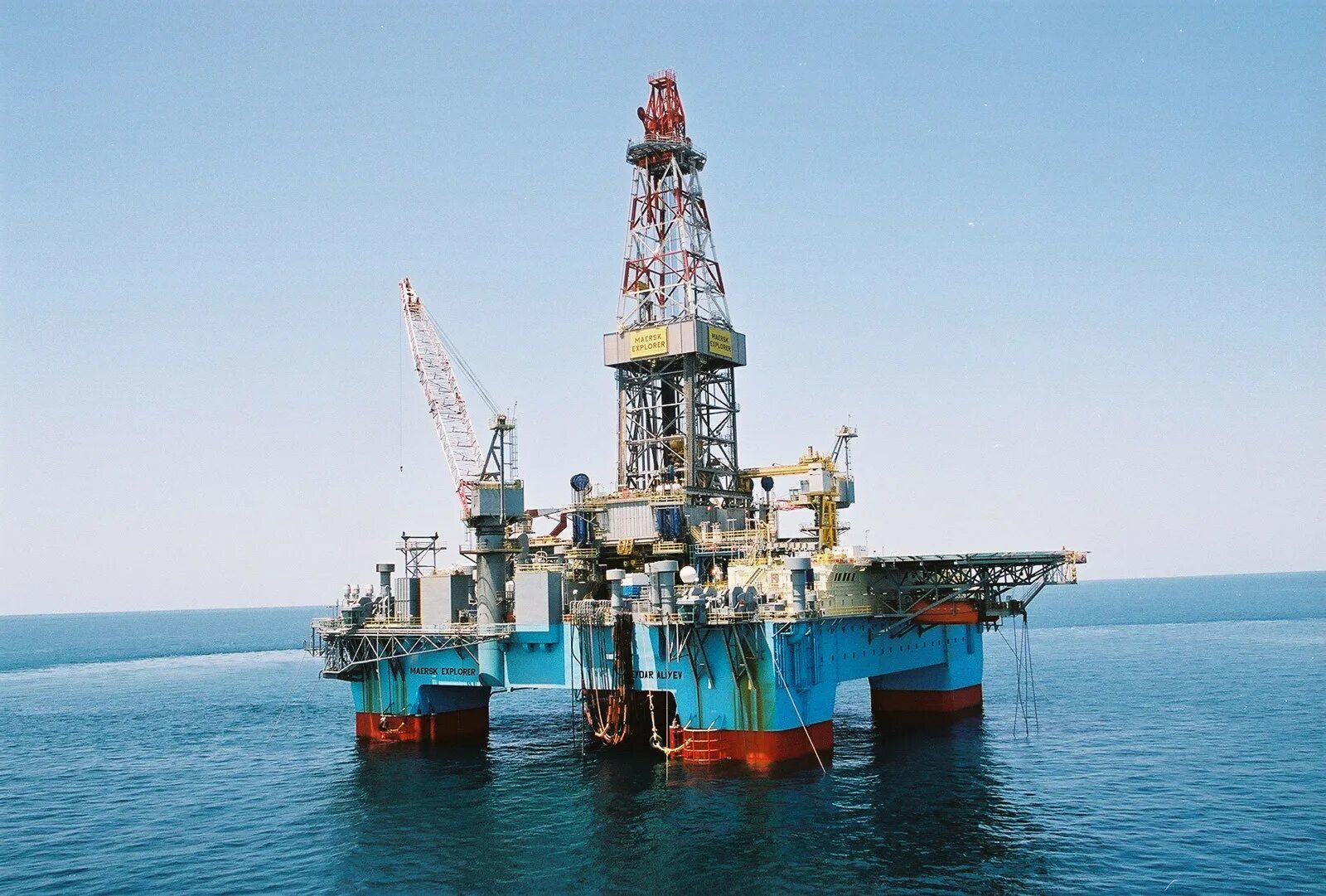 Буровая в море работа