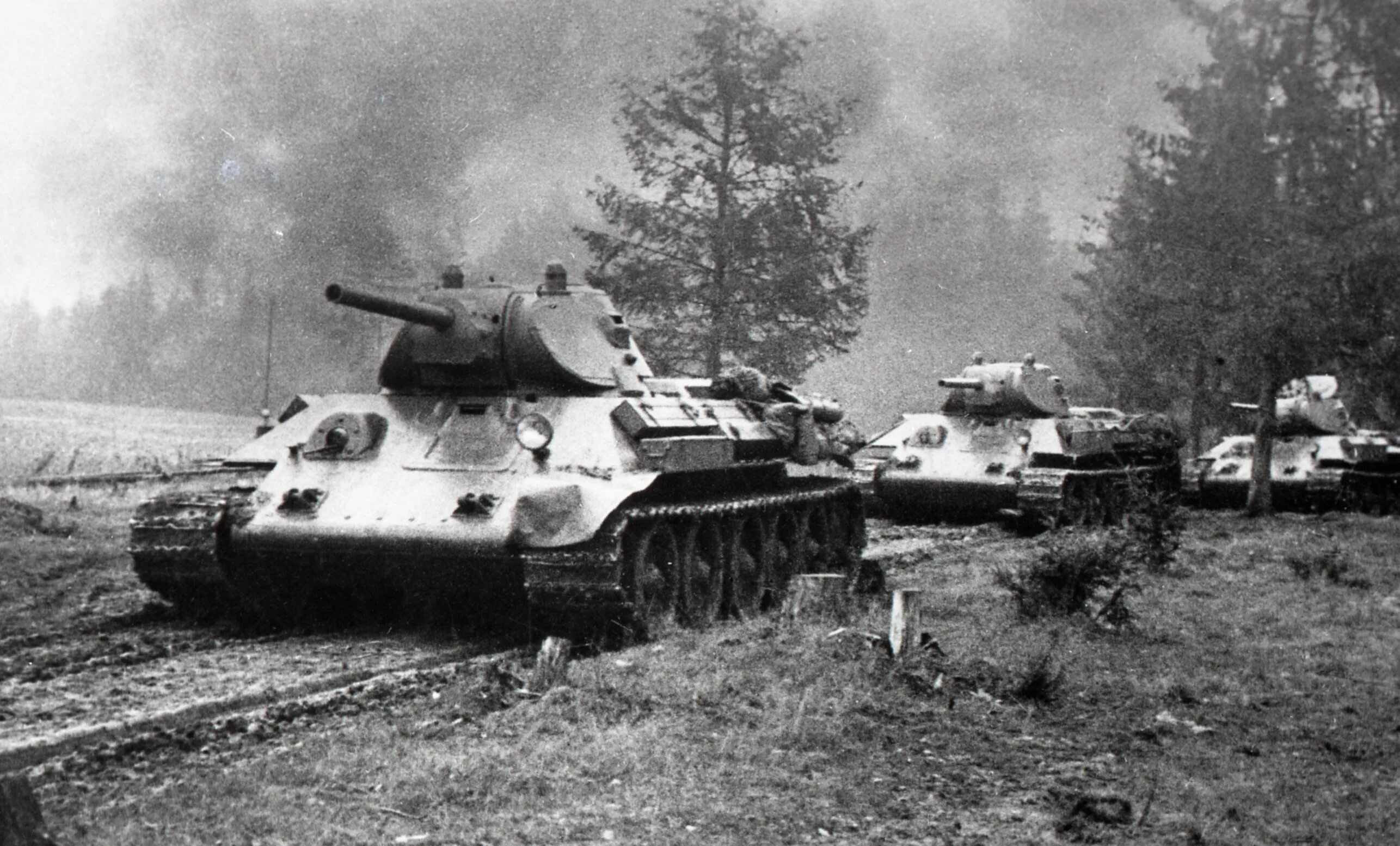Танковые сражения отечественной войны. Танк т-34 1941. Танк т-34 в бою. Танк т34 1941 года. T-34/76 1941 года в боях за Москву.