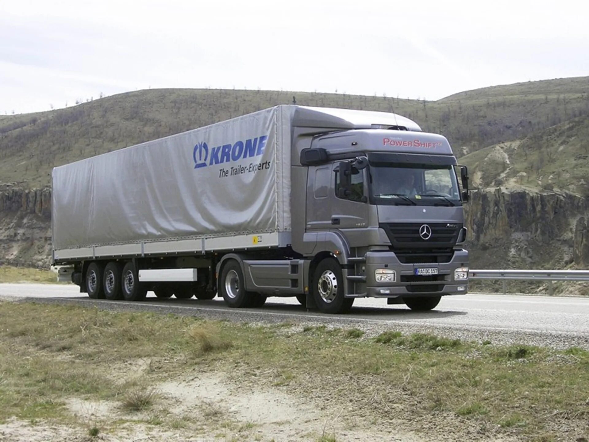 Mercedes-benz actros 20 тонн. Длинномер мерседес аксор. Мерседес актрос 1846 с полуприцепом. Мерседес бенц актрос. Mercedes actros c полуприцепом.