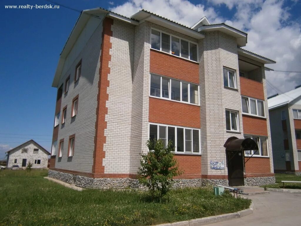 Квартиры в сибири. Красная сибирь 120 бердск. Красная сибирь 95 бердск. Жилье в бердске. Бердск мкр северный д 16.