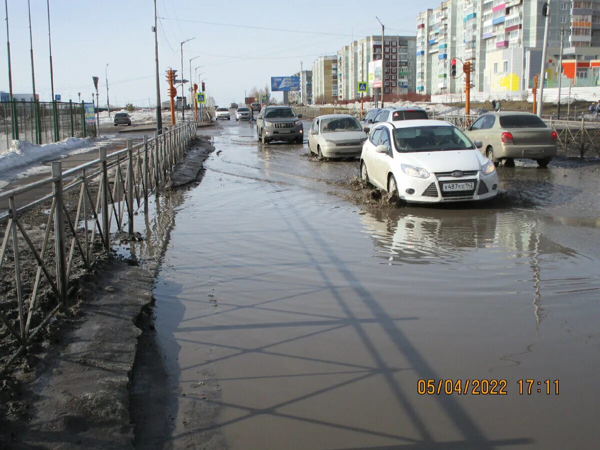 Лужа на дороге. Весне дорогу!. На дорогах лужи скоро выйдут