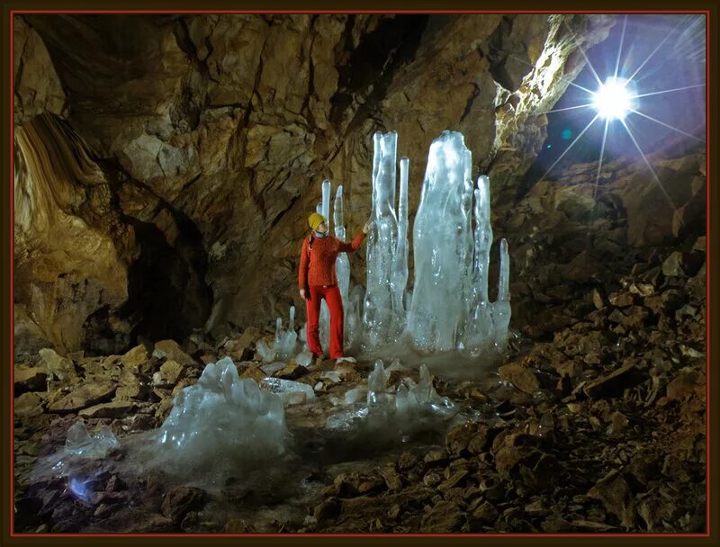пещера тепла. пещера космонавтов в бурзянском районе. пещера сталактиты и сталагмиты. огонь в пещере. первобытная пещера.