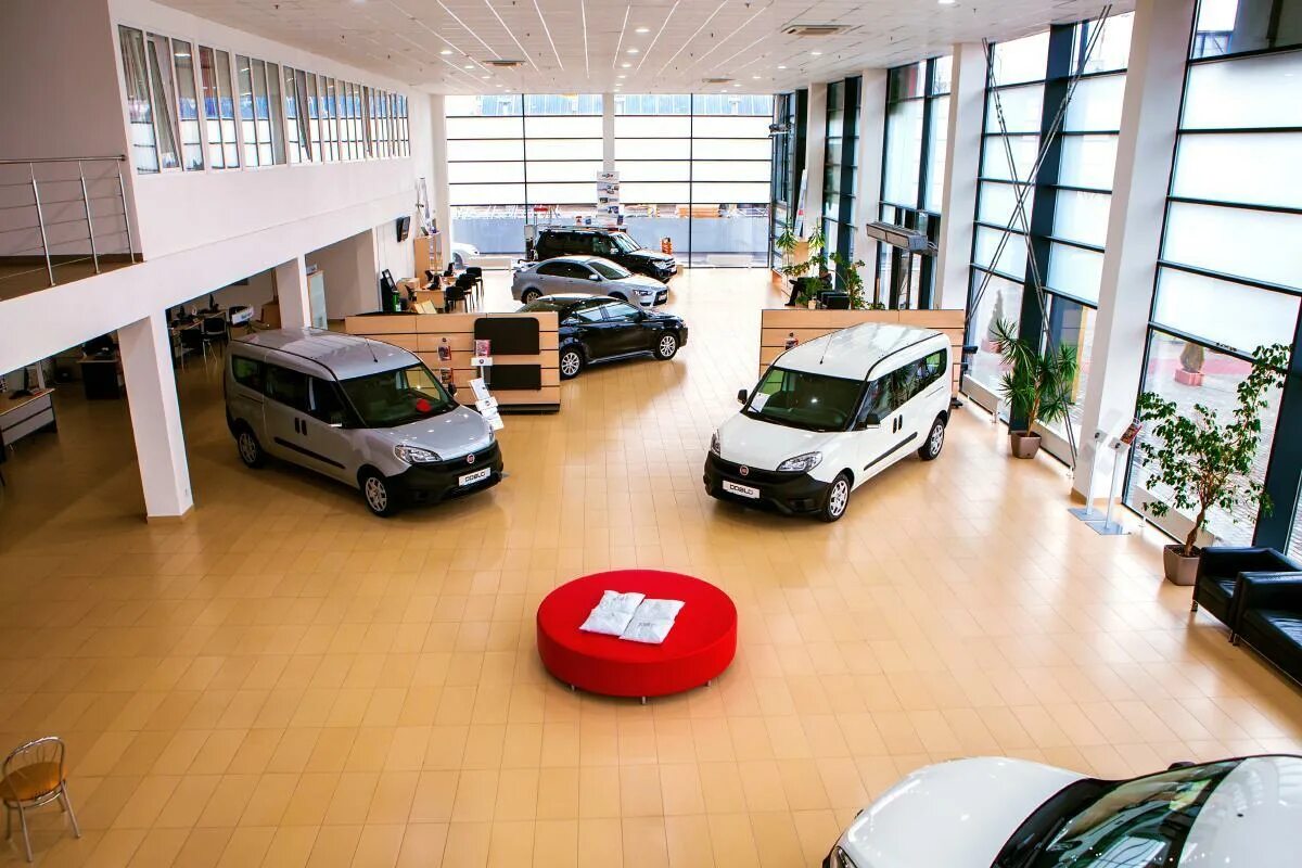 Дефицит автомобилей в 2021. Автомобиль рф. Пустой автосалон. Дефицит автомобилей. Дефицит автомобилей.