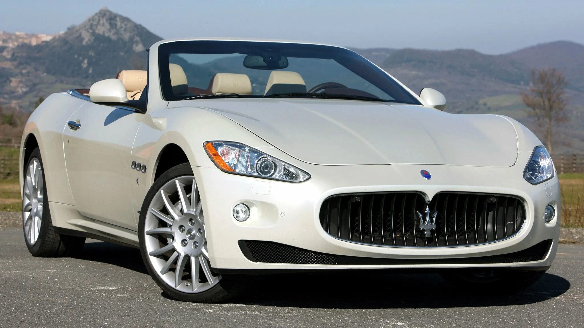 Открой картинки машин. Maserati GRANCABRIO 2020. Maserati GRANCABRIO 2010. Мазерати купе кабриолет. Maserati GRANCABRIO 2022.