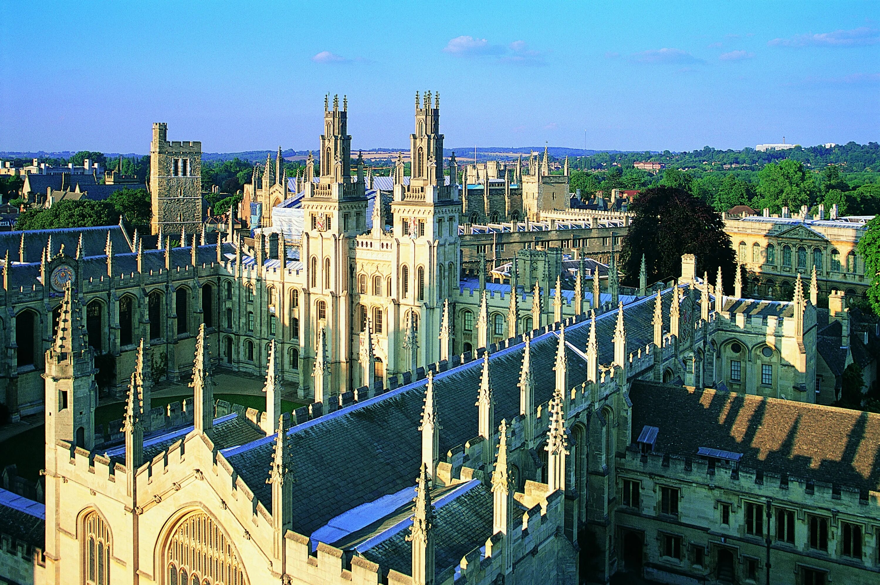 Оксфорд и кембридж университеты. Город оклахома сити сша. Постройки на красной площади. Небольшой и занимает площадь. Красная площадь описание.