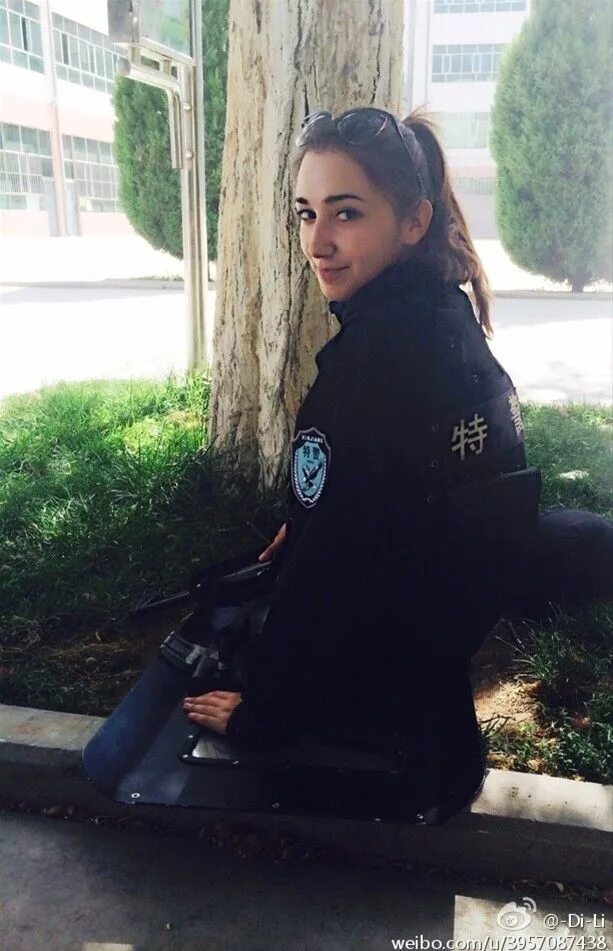 Девушки в форме полиции. Полиция таджичка девушка. Девушки в форме SWAT. Таджикский форма девушка. She forums