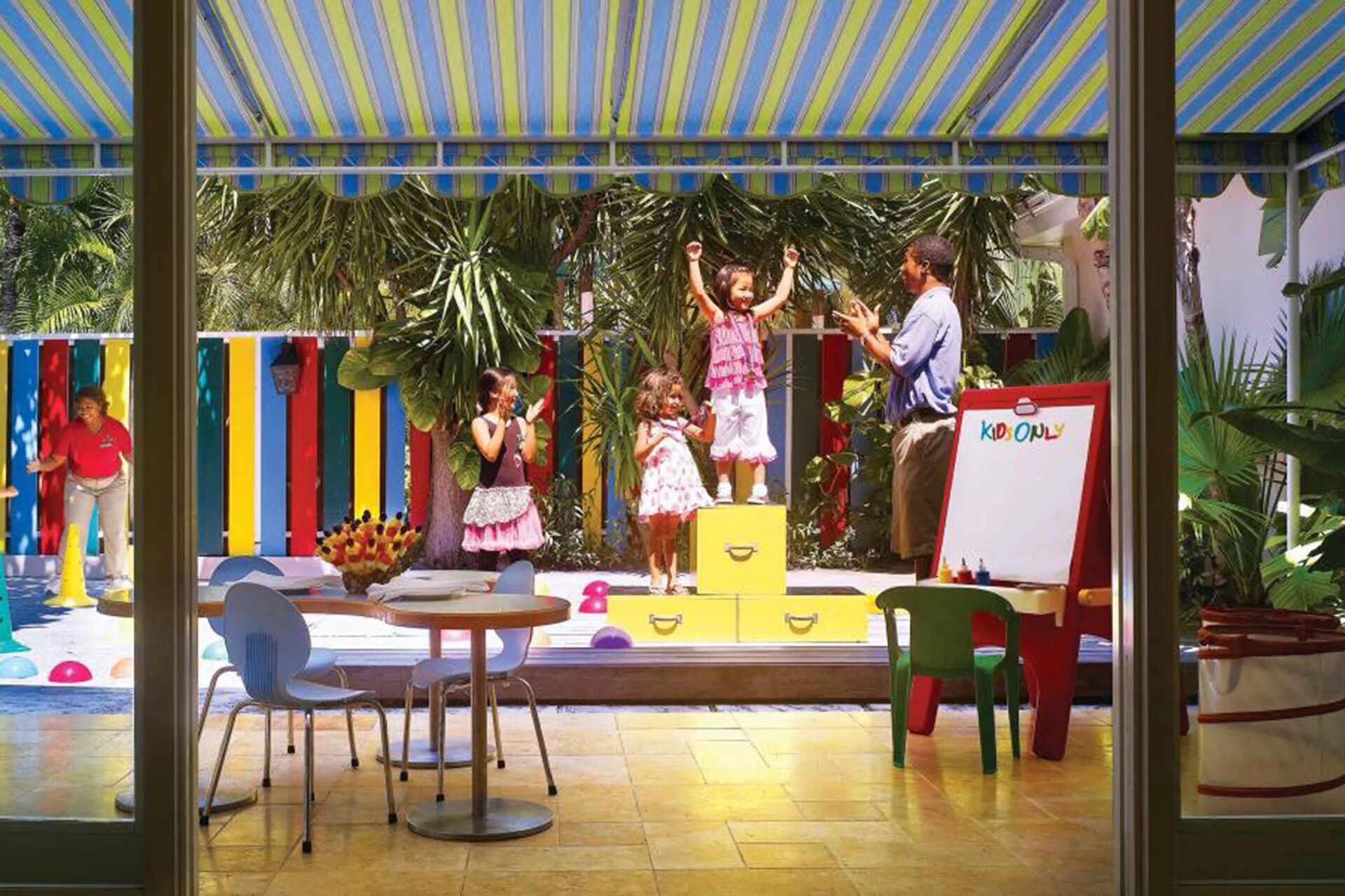 Only ocean. Kids only детский клуб. sea paradise hotel pattaya kids club. hotel kids. багамы клуб.