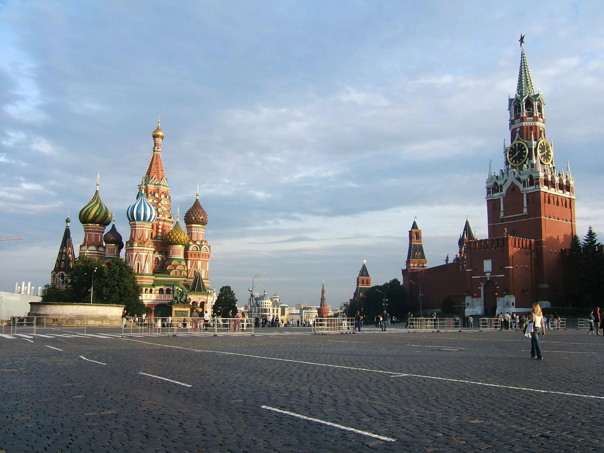 Как найти площадь в м. Кра́сная пло́щадь. площадь красной площади в москве. москва red square. пустая кремлевская площадь.