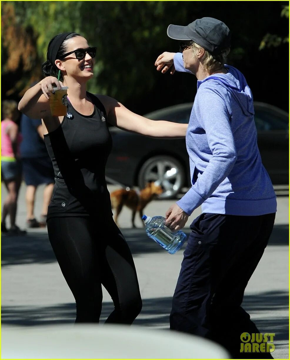 Bump into. Случайные люди. кэти перри йога. run into. katy perry yoga pants.