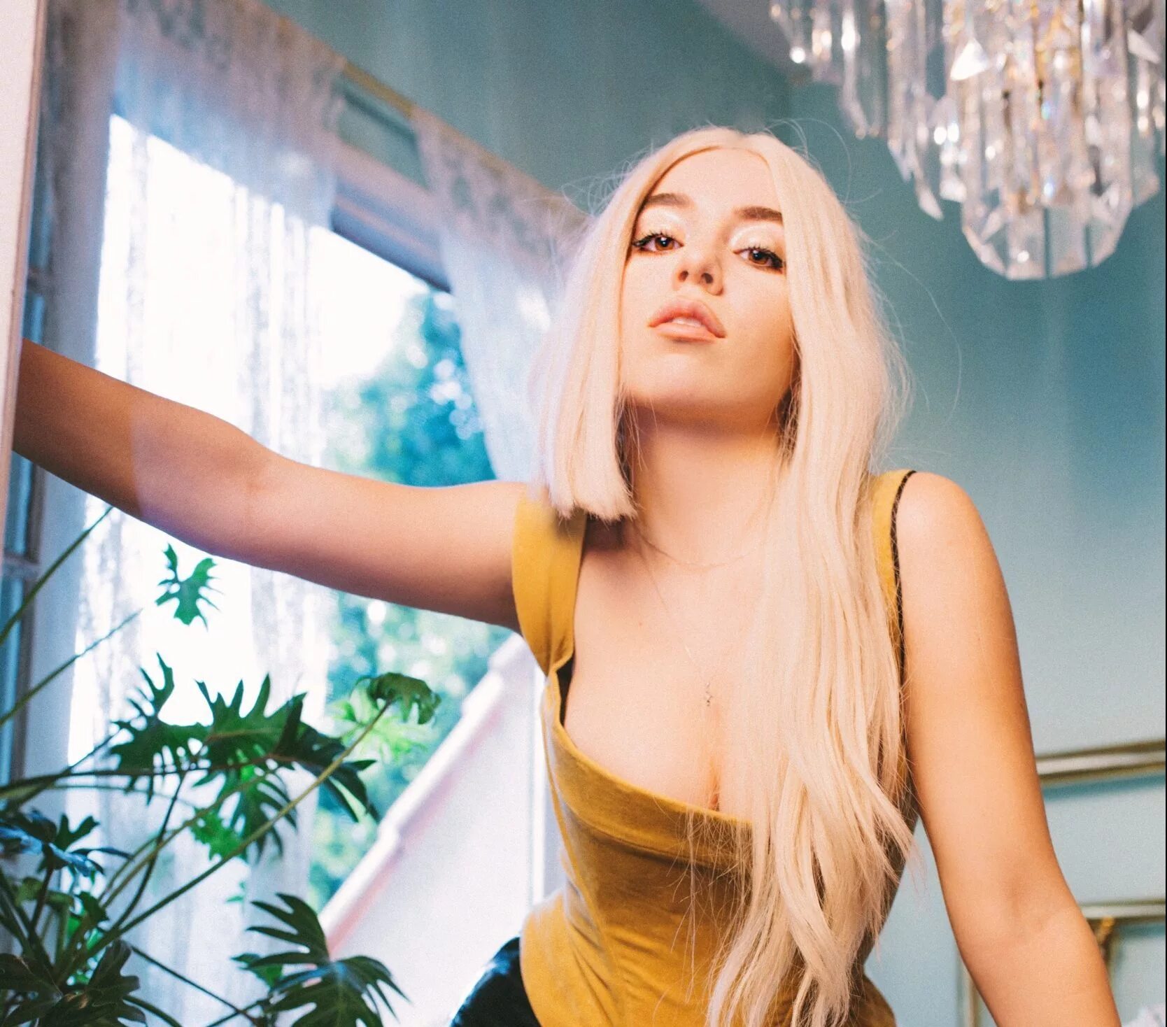 Ava max dollar. Ava max.