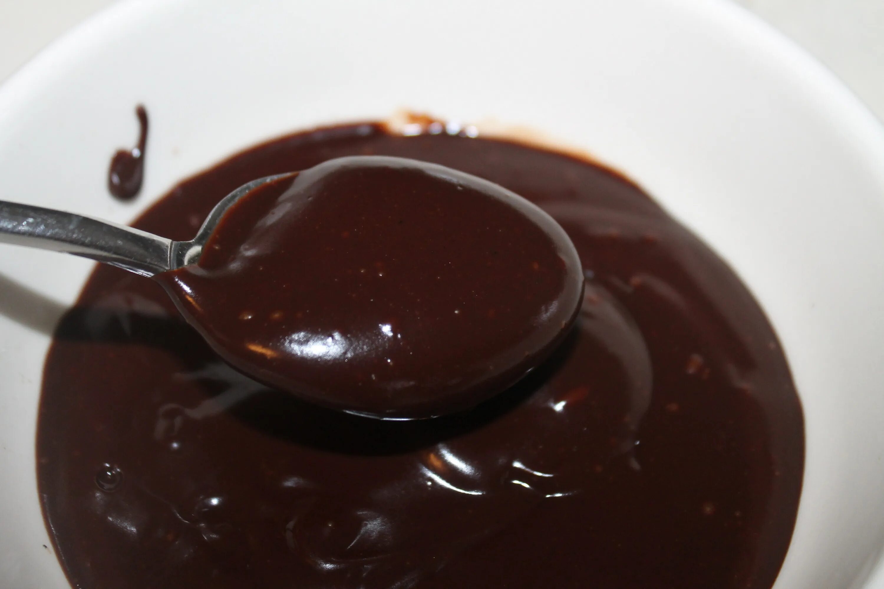Шоколадная глазурь рецепт в домашних. Шоколадный ганаш. Ганаш из какао. Шоколадная глазурь. Постная шоколадная глазурь для торта.