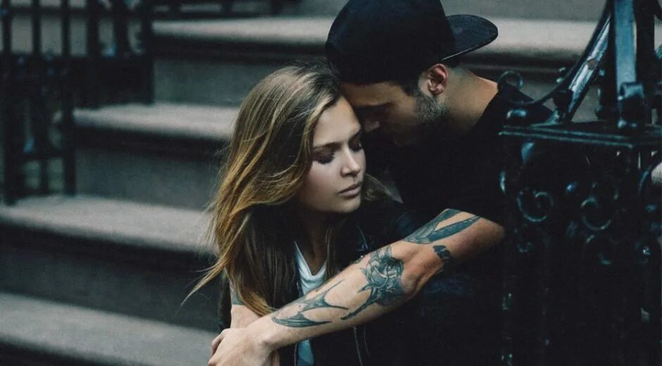 счастливая пара. влюбленные весной. романтичная женщина. внимание любовь. между любовью и увлечением.