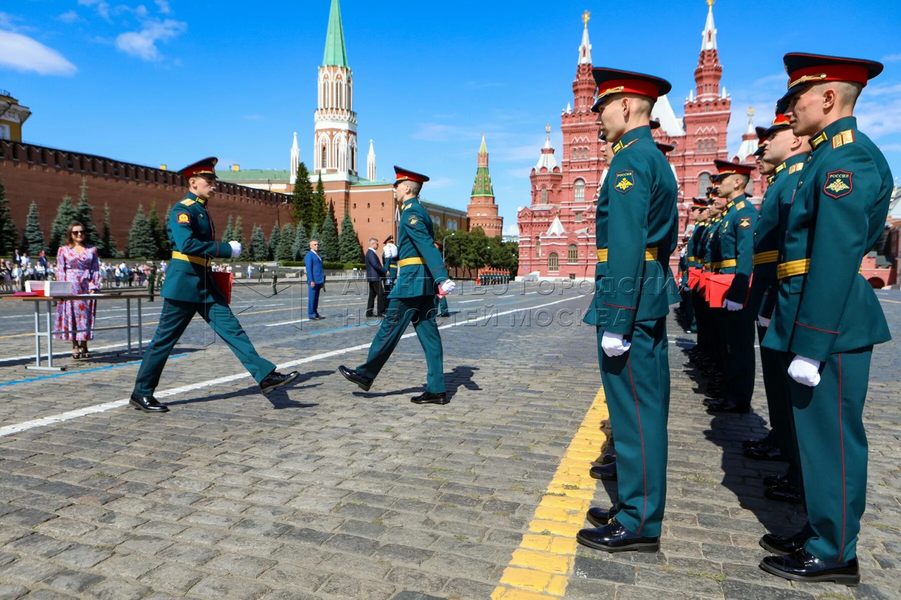 Парад на красной площади МОСВОКУ. Выпуск на красной площади МОСВОКУ. Выпуск МВОКУ 2022 на красной площади. МОСВОКУ училище.