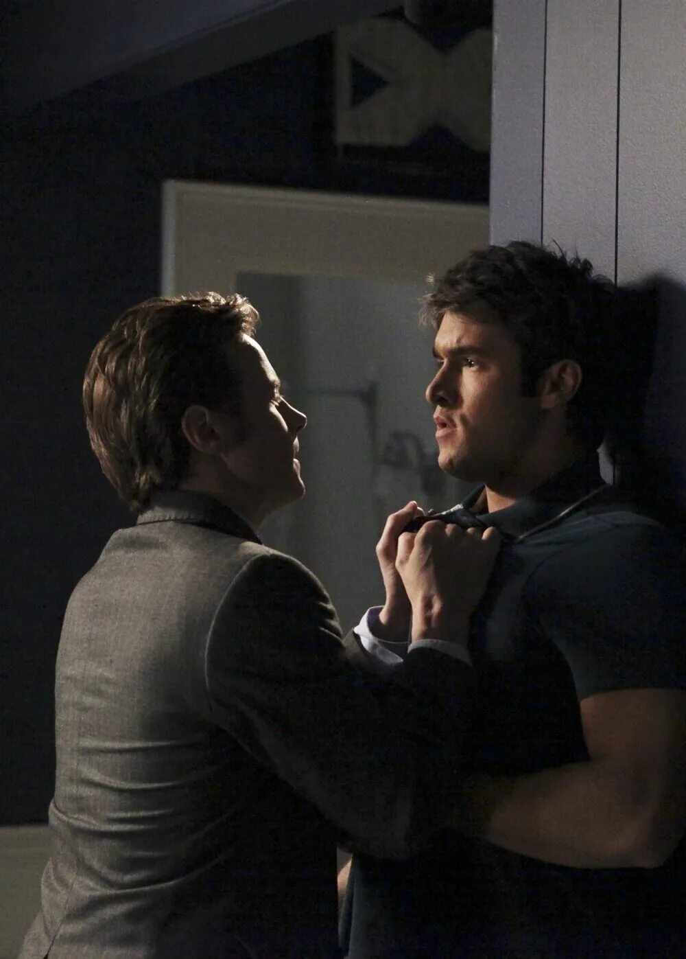 безумные фильм 2013. физическое принуждение картинки. фильмов про принуждени. ловушка любви патапи дорама. фильм принуждение 2009 год.