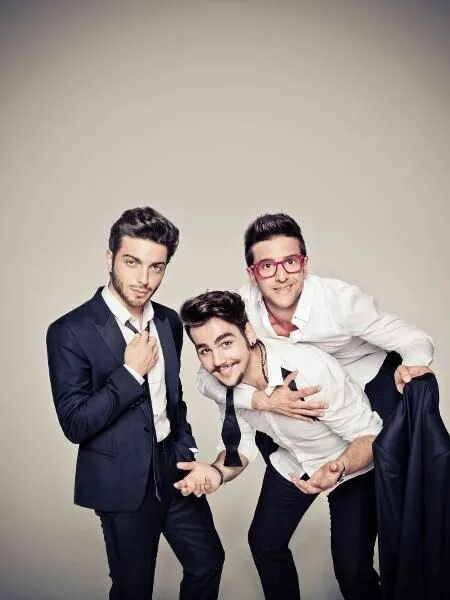 Трио итальянских молодых. Трио теноров il Volo. Итальянские музыкальные группы современные. Трио il Volo и appassionante. Трио молодых итальянских певцов il Volo кто они и их исполнение.