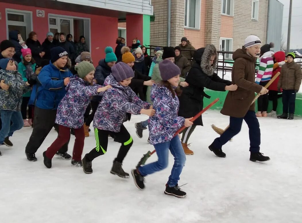 Залазна Омутнинский. Коррекционная школа село Залазна. Масленица в детском саду на улице. Масленица в детском саду в зале. Масленица в интернате