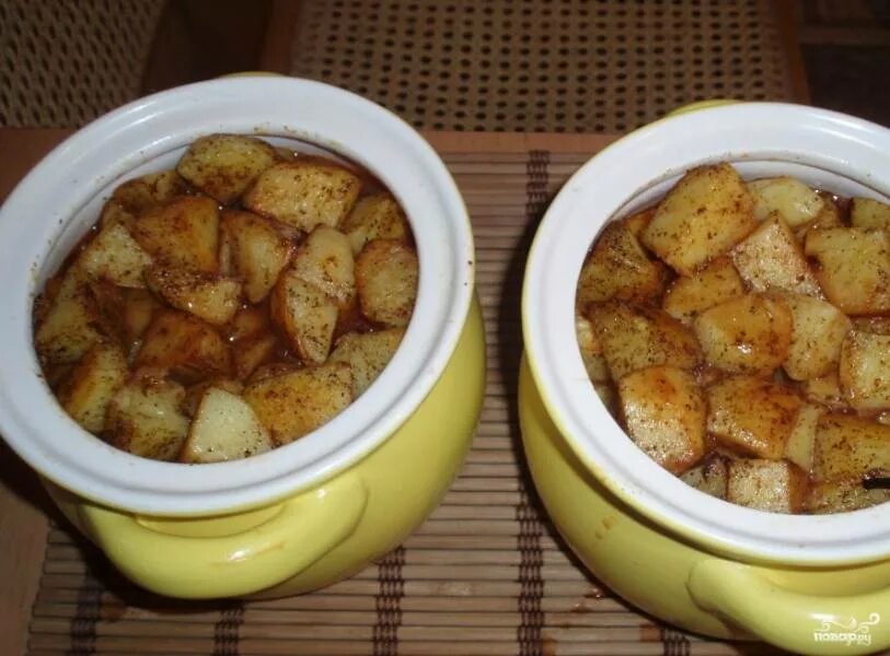 Азу в горшочках. Азу с солеными огурцами в горшочках. Азу с солеными огурцами. Азу в горшочках. Азу блюдо.