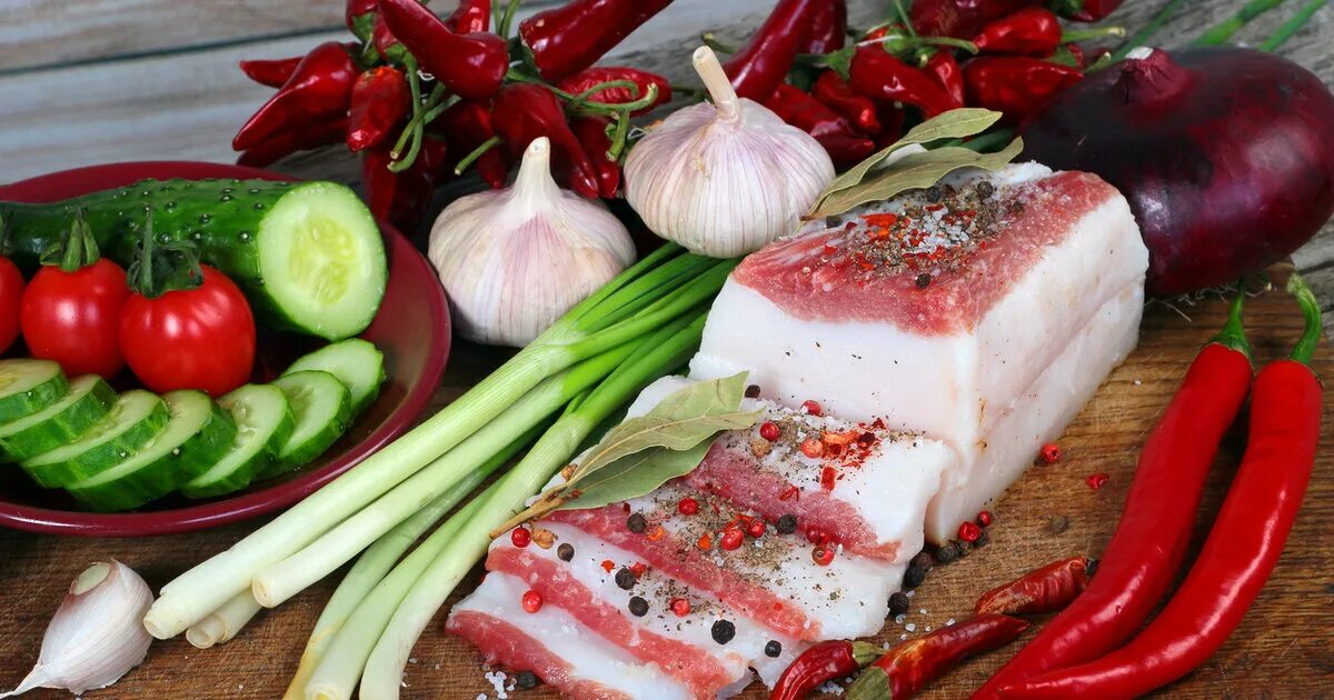 Сало красивое. Сало будет вкусным. Сало соленое. Свиная грудинка, подчеревок. Бутерброды с салом.