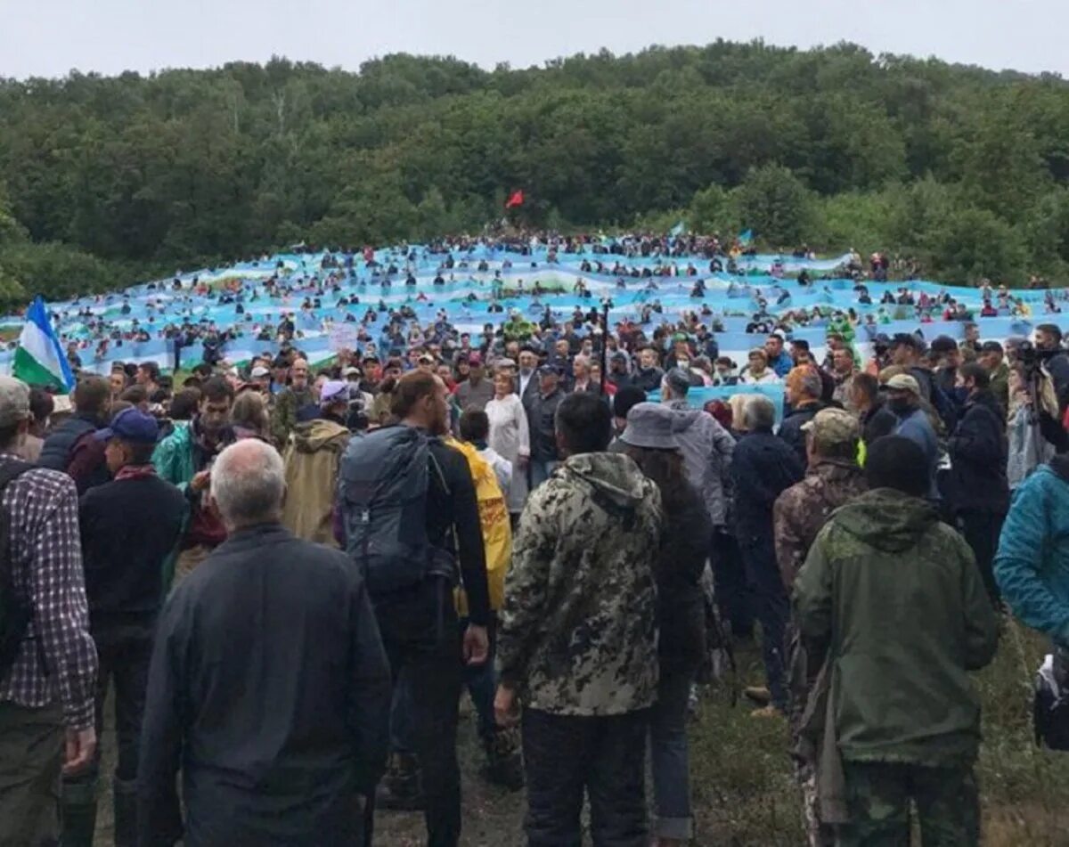 Протесты в башкирии сегодня. Куштау башкирия протесты. митинг куштау в башкирии 2025. хабиров куштау. протесты на горе куштау.