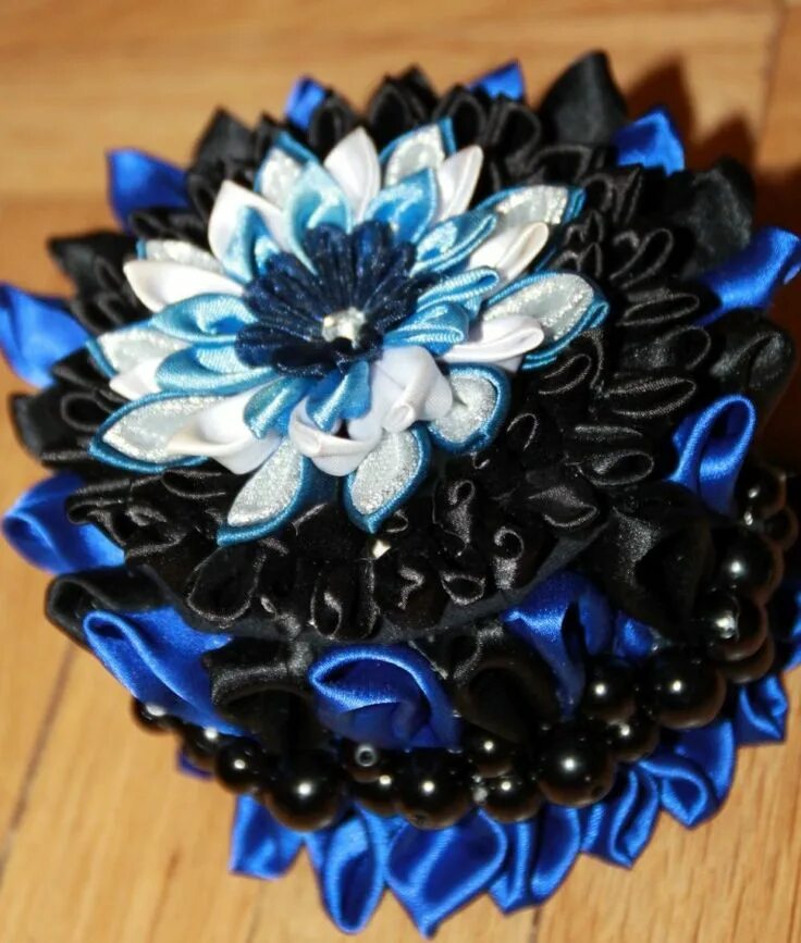 Цветок в технике канзаши. Канзаши. Украшения канзаши. Шкатулка канзаши. Рукоделие из атласных лент.