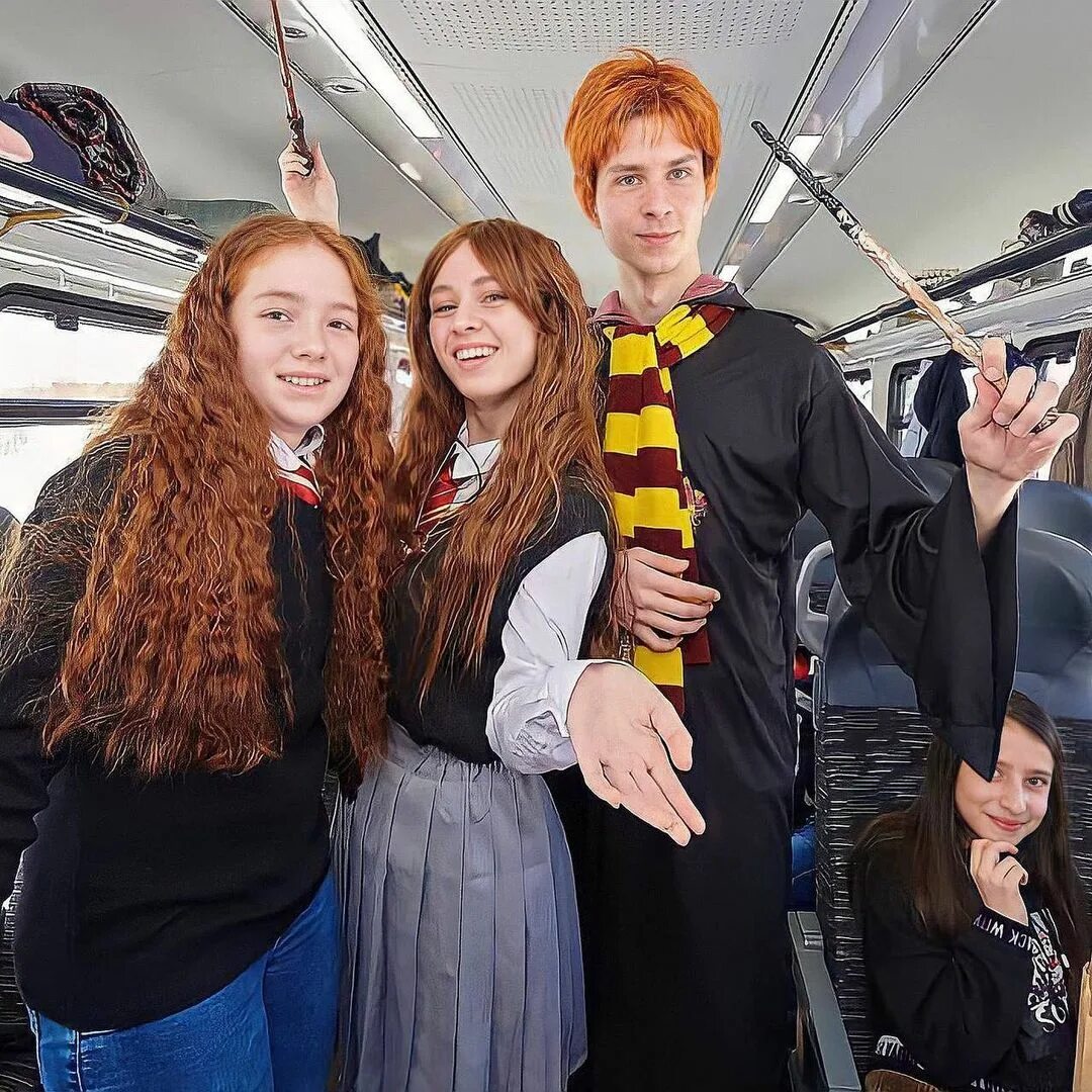 Фос гарри поттером на новый год. Волшебный экспресс. Поезд магический экспресс самара. Поезд гарри поттера уфа. Магический экспресс самара на вокзале.