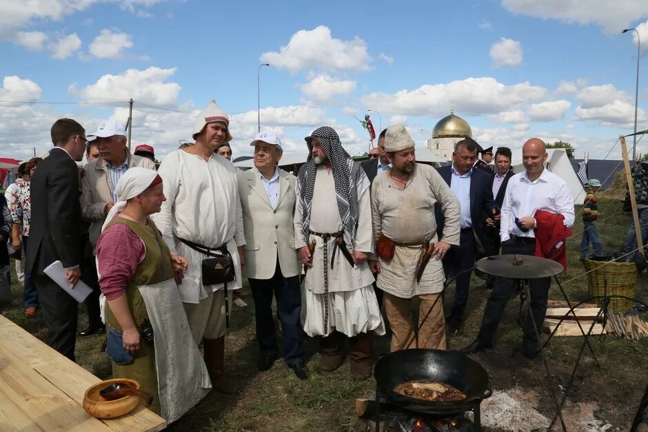 Болгар казань. Болгарская свадьба традиции. Татарские ремесла. Болгария традиционная свадьба. Татары потомки булгар.