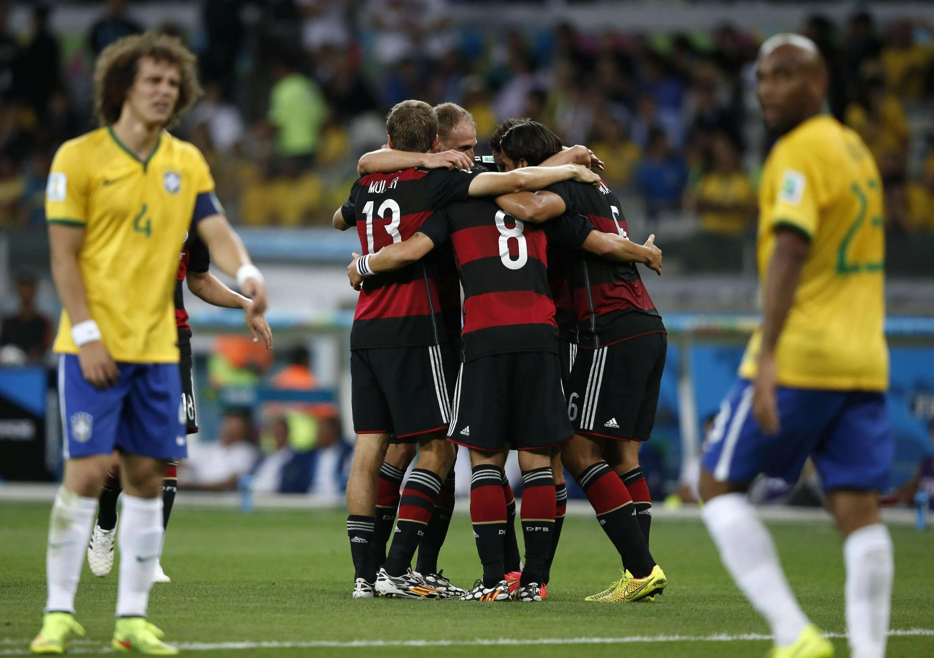 Германия 1 июля. ЧМ 2014 Германия Бразилия 7:1. Матч Бразилия Германия 2014. Бразилия Германия 1-7 матч. ЧМ 2014. Полуфинал. Бразилия - Германия.